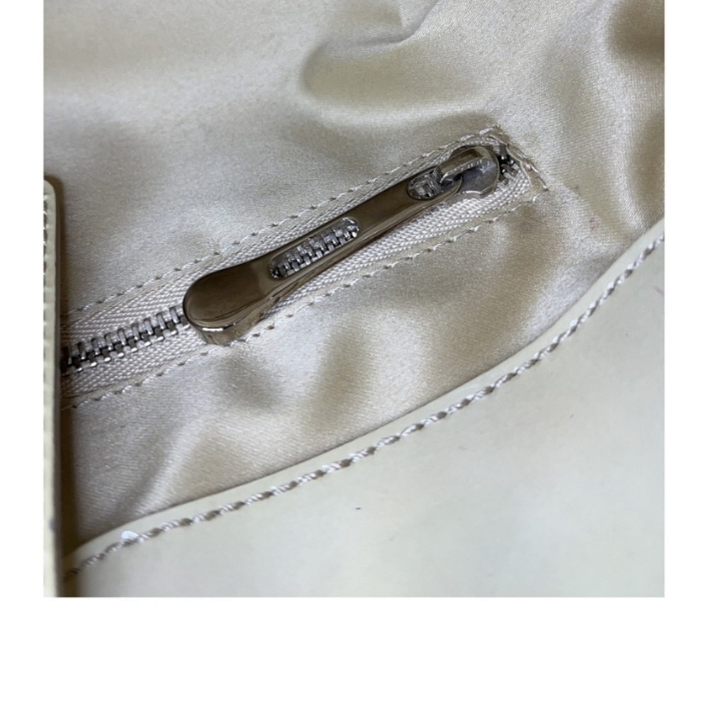 Elegant Light Grey Quilted Women's Bag - Picture 8 of 9